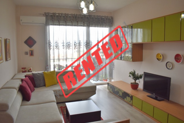 Apartament 1+1 me qira ne rrugen 5 Maji shume prane shkolles Tirana Jone,ne Tirane.
Pozicionohet ne